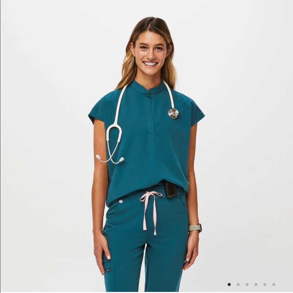FIGS Rafaela Oversized Scrub Top in Caribbean Blue XL